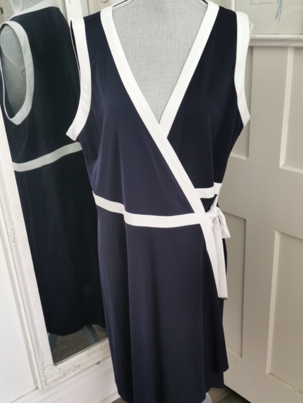 Tommy Hilfiger  Sleeveless Contrast - Trim Navy Wrap Midi Dress. Size XL
